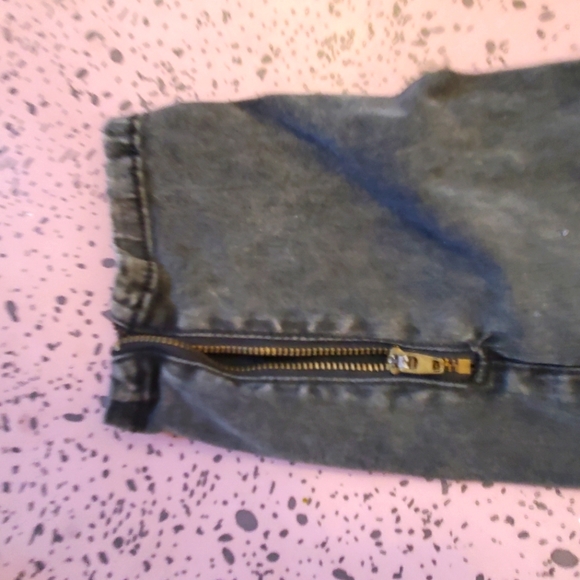 Black BDG Cropped Jeans - Picture 4 of 4